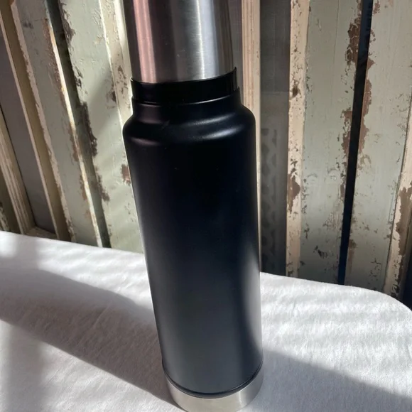 Stanley The Legendary Classic Bottle 2.0 Quart Thermos Insulated - Picture 8 of 12